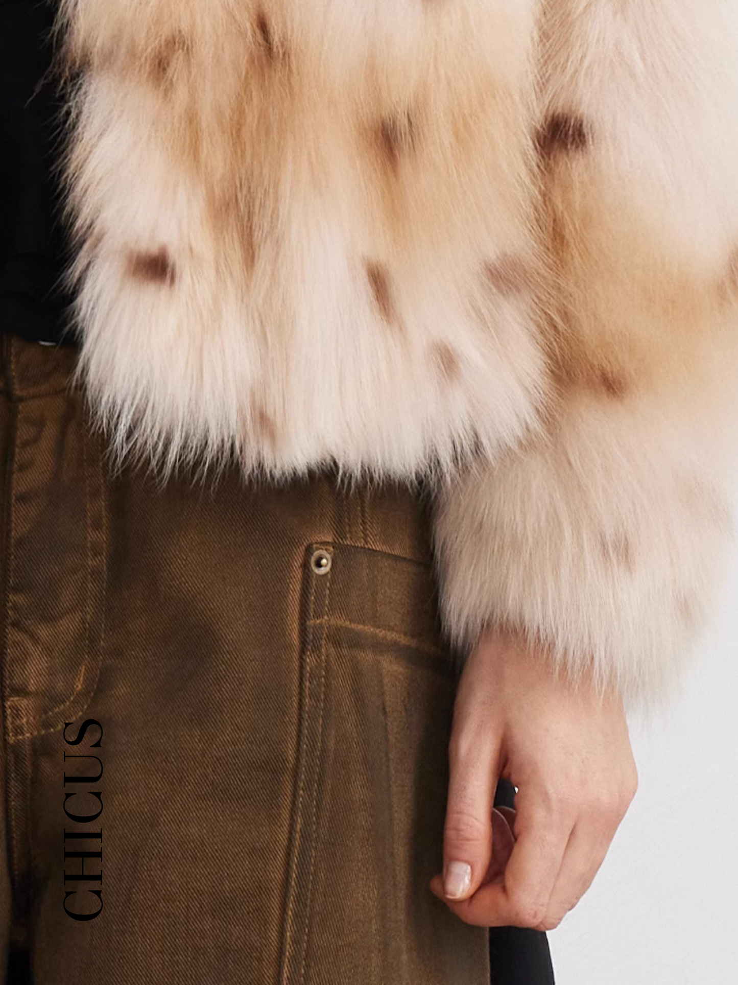 Benekli Tilki "Büyülü Manto" Kadın Kürk Ceket